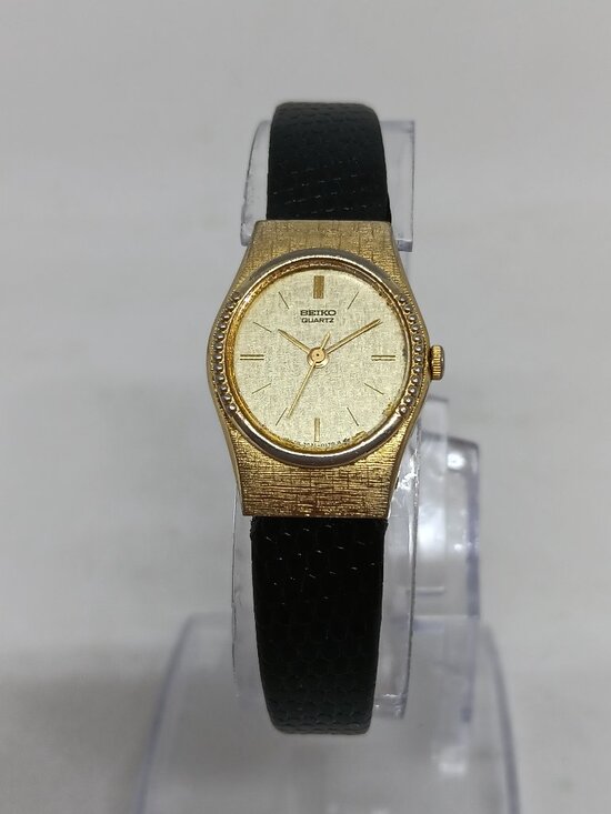 VINTAGE 1984 Seiko 2C21-5060 Women\'s 19mm x 26mm Japanese Quartz Watch NEW BATT